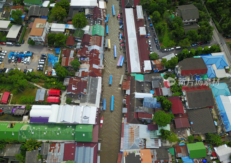 航拍泰国曼谷安帕瓦水上市场