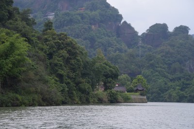 广东韶关：水上丹霞游船锦江沿岸风景