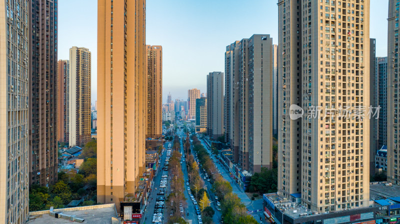 武汉江汉区常青高架旁的高层住宅小区