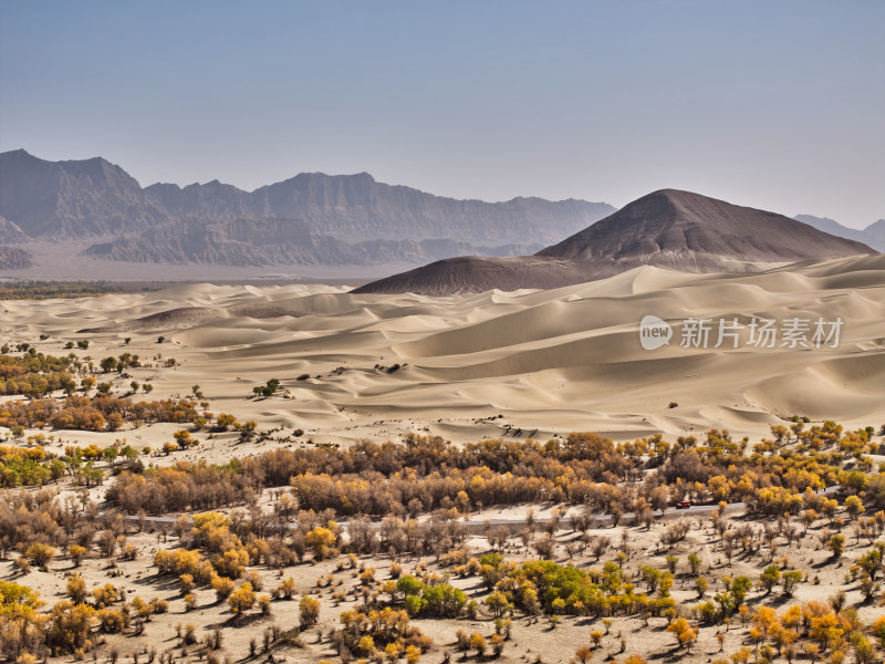 新疆巴楚盐山风景区