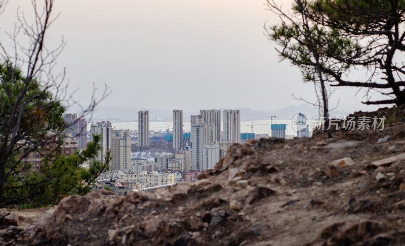 青岛北岭山远眺城市风光