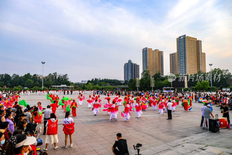 呼伦贝尔市成吉思汗广场文娱活动广场舞