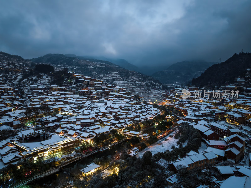 贵州黔东南苗族千户苗寨冬季蓝调夜景航拍