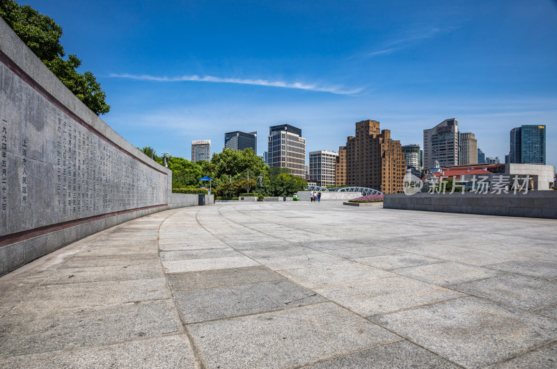 上海外滩外白渡桥陆家嘴黄浦江城市景观