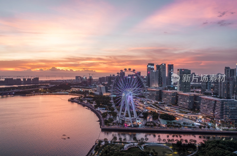 城市摩天轮黄昏景观 深圳宝安欢乐港湾