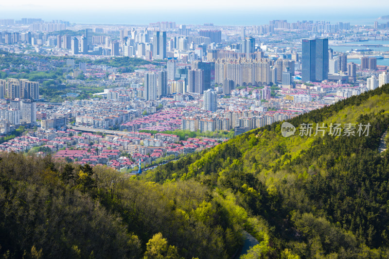 山东烟台沿海海岸线建筑群城市自然风光