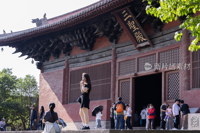 山西大同善化寺爆满各地游客人山人海