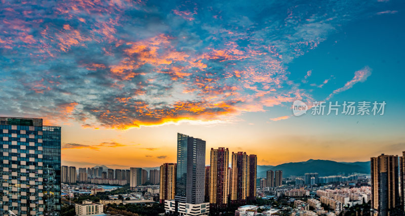 昆明城市建筑上空的绚丽晚霞全景