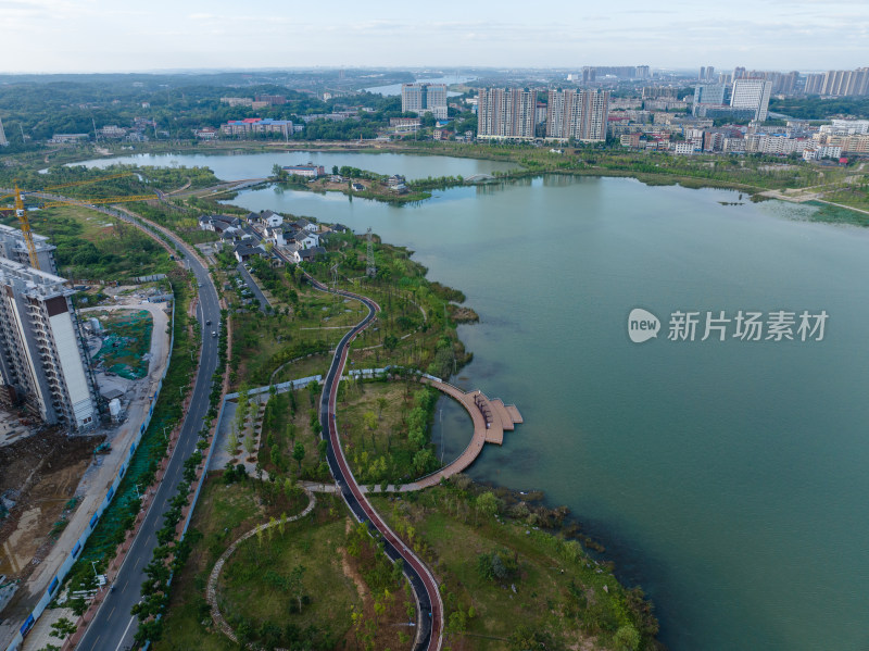 航拍清晨蓝天白云下 湖南省衡阳市酃湖公园