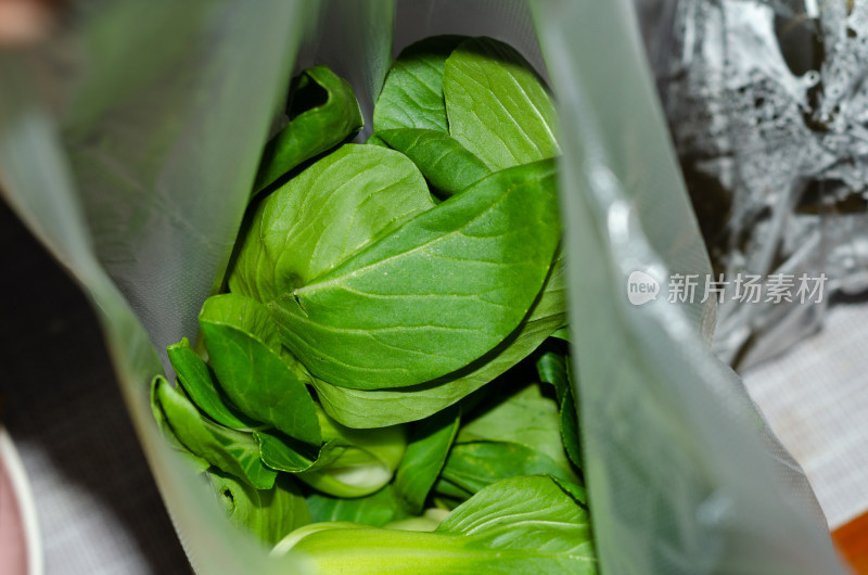 塑料袋中的青菜