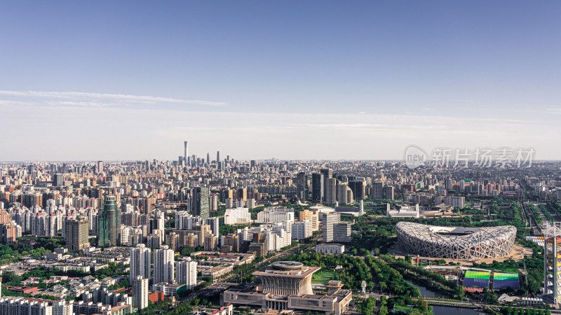 晴朗的下午鸟瞰北京城市天际线