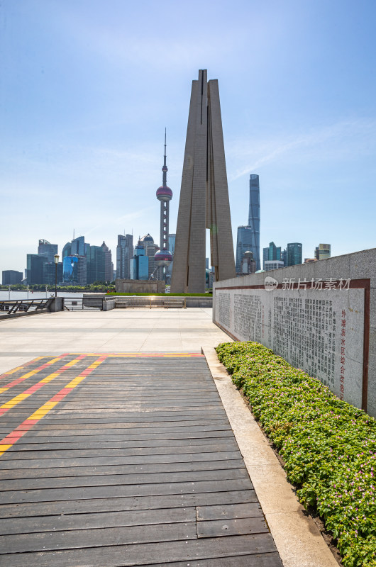 上海外滩外白渡桥陆家嘴黄浦江城市景观