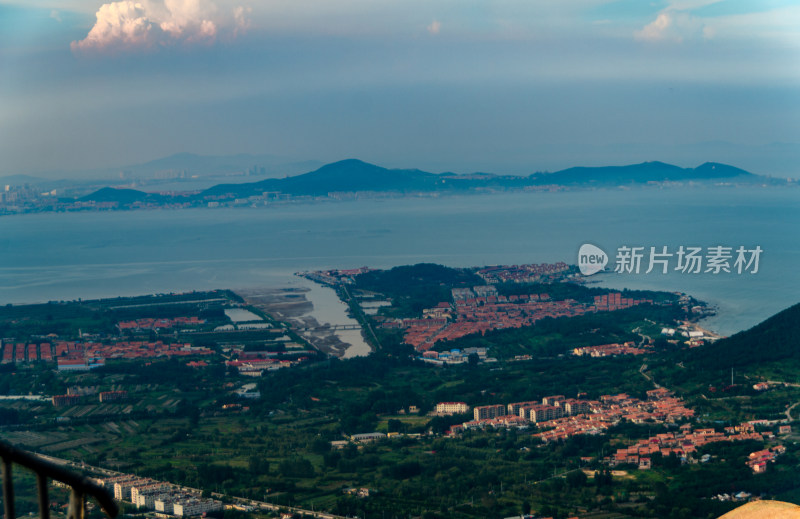 青岛崂山登高远望的海岸