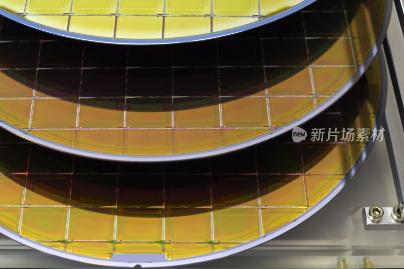 多片半导体晶圆堆叠特写