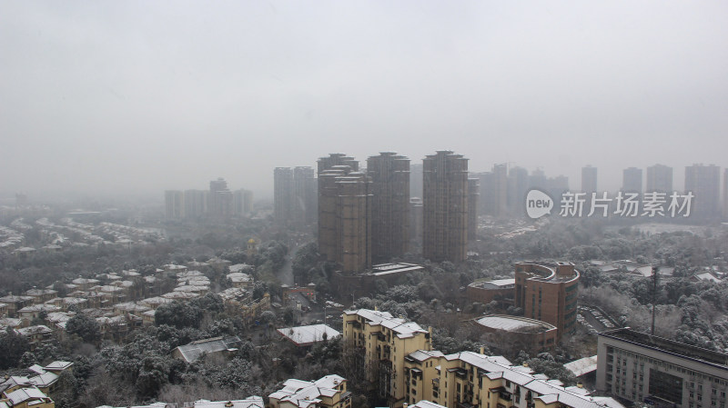 成都市温江区冬天下雪的场景