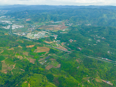 航拍天空高山草甸山脉田园村寨风光