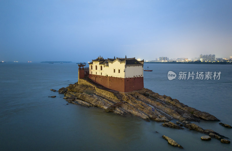 鄂州长江上的观音阁特色古建筑全景