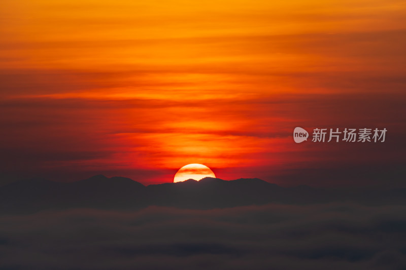 云海之上的日出奇观