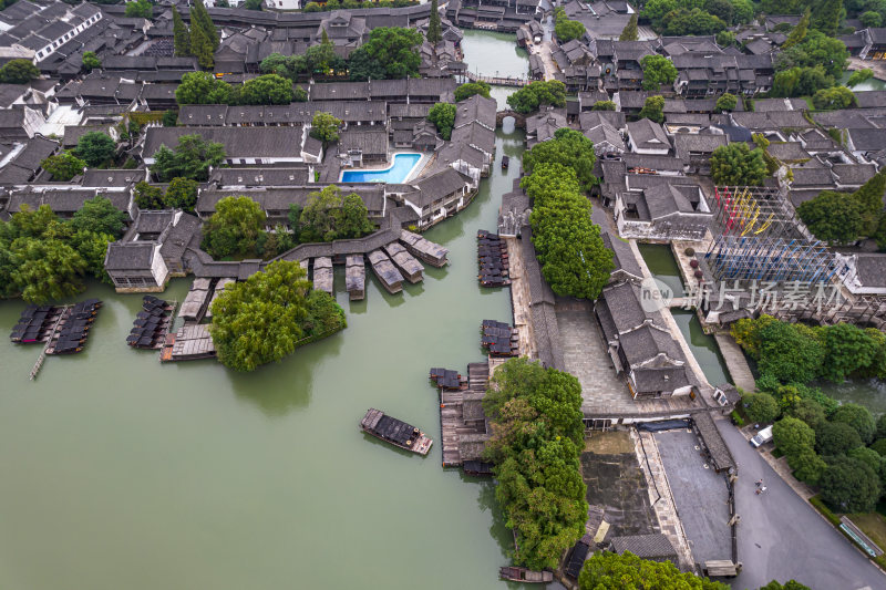 浙江嘉兴乌镇古建筑乌篷船划船航拍