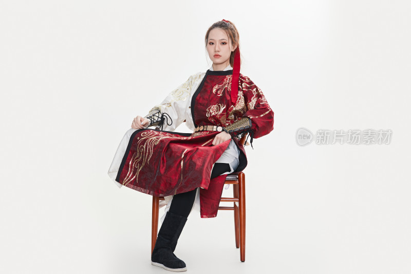 身穿武侠古风汉服英气十足的亚洲美女