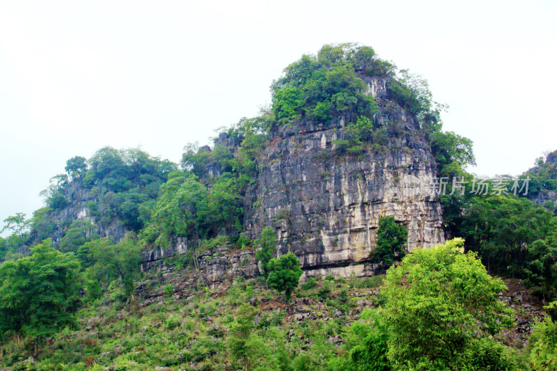 山峰云雾喀斯特风景自然户外