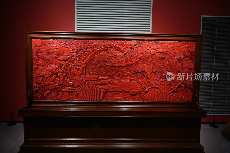 红色木雕屏风中式装饰