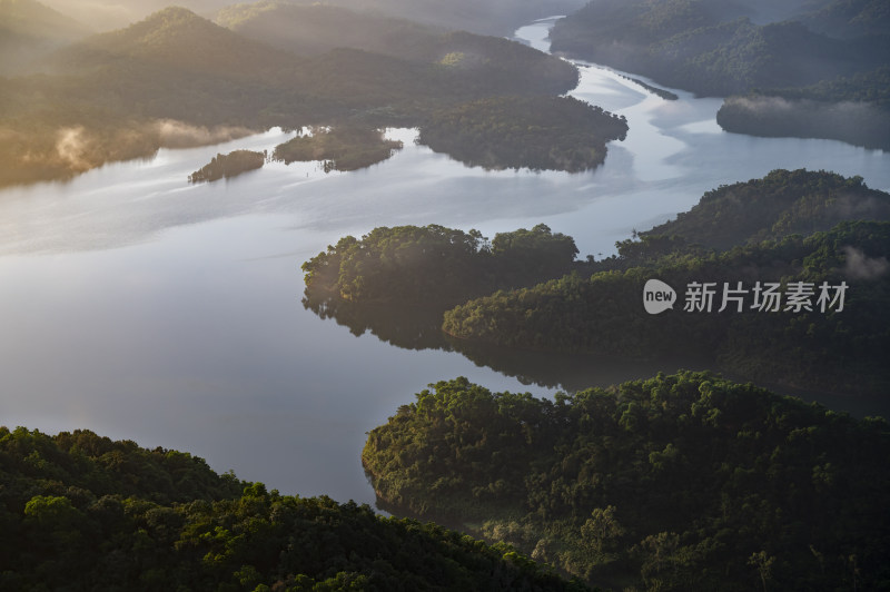 广东中山五桂山狮头山俯瞰长江水库日出风光