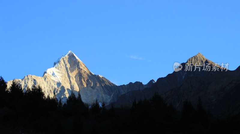 四姑娘山