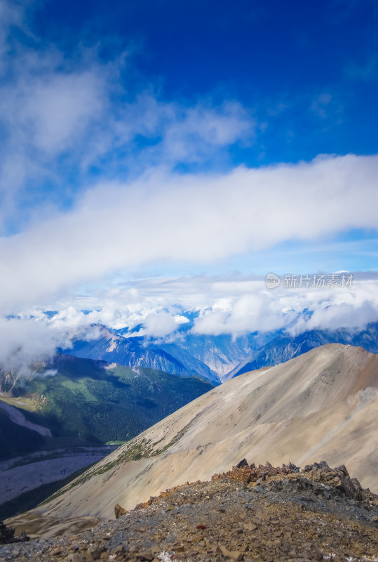 荒凉山峰山脉山脊