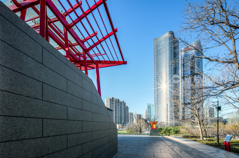 北京望京地标望京台和现代建筑同窗