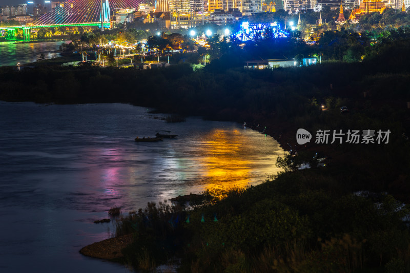 夜景城市河流倒影