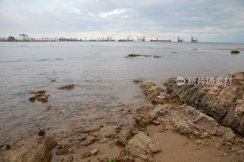 海边礁石风景