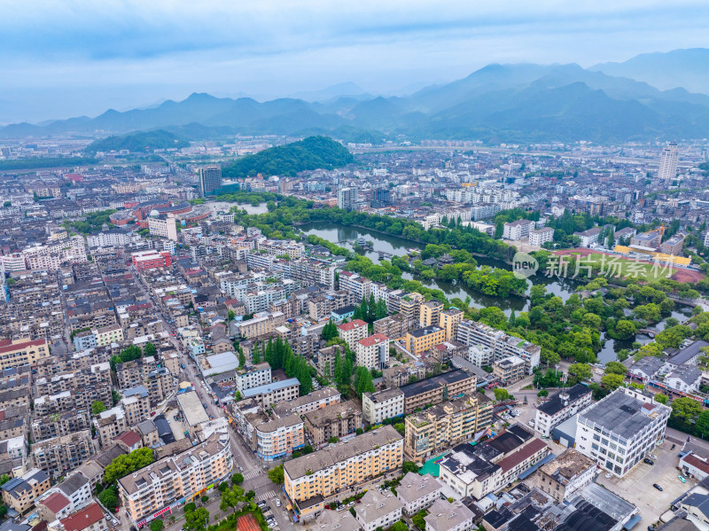 航拍浙江省台州市临海市东湖景区紫阳古街