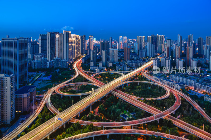 武汉夏季马鹦路立交桥夜景风光