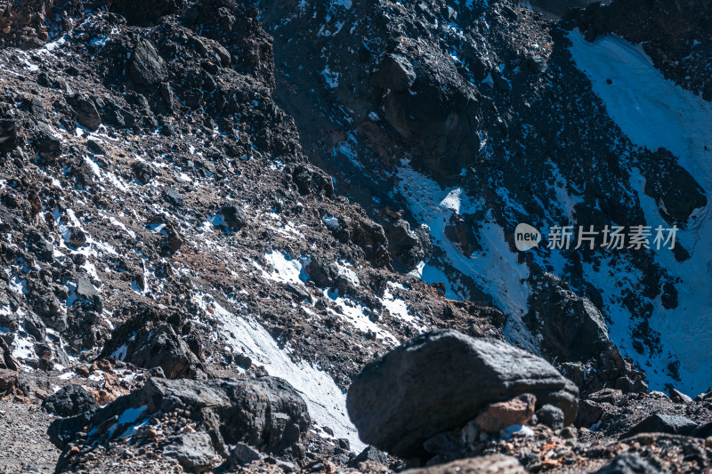 冬季长白山积雪山峰