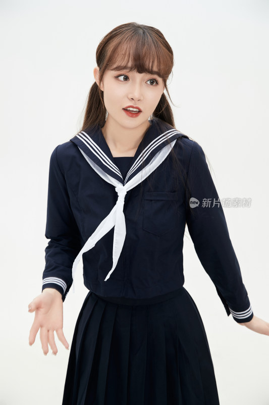 身穿日系高中制服的美丽少女