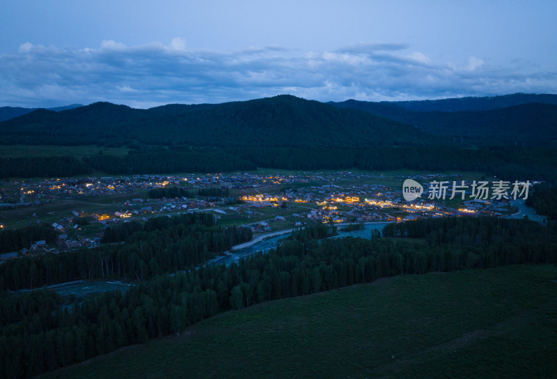 夏季的新疆禾木村夜景