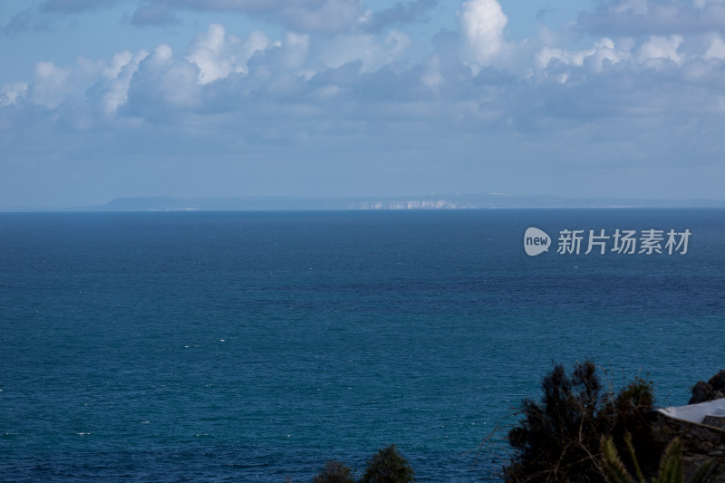 波涛汹涌的大海