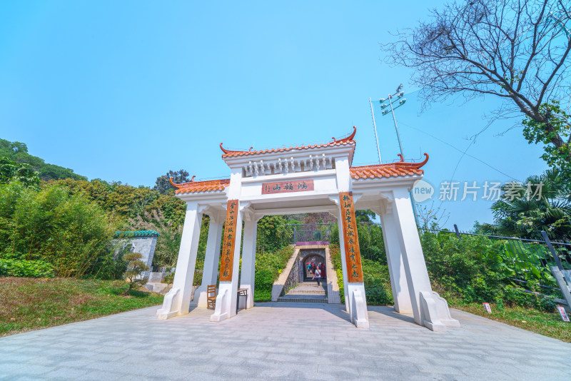 广州麓湖公园鸿鹄山中式传统牌楼建筑山门