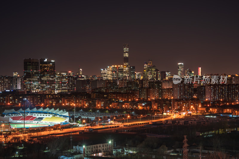 北京夜景下灯火辉煌建筑群朝阳体育中心