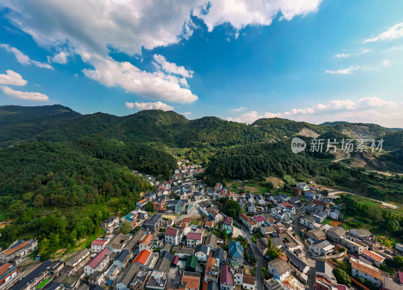 航拍蓝天白云下的青山河流稻田乡村风光