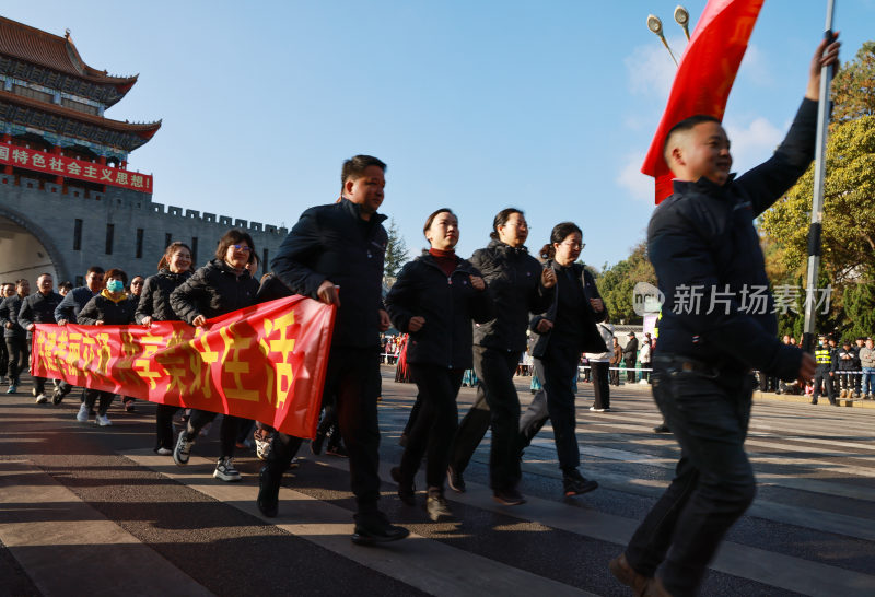 穿城跑健身活动迎接新年