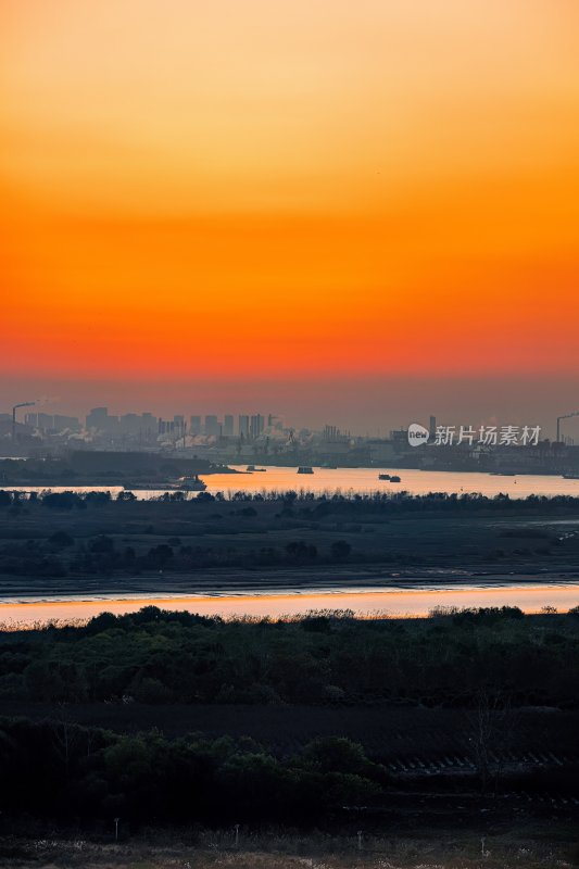 清晨日出