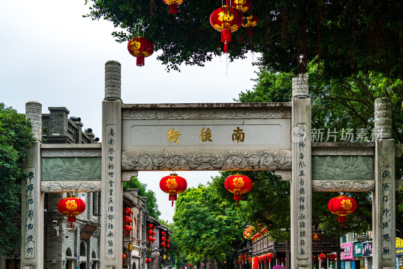 福建福州南后街牌坊及福字红灯笼