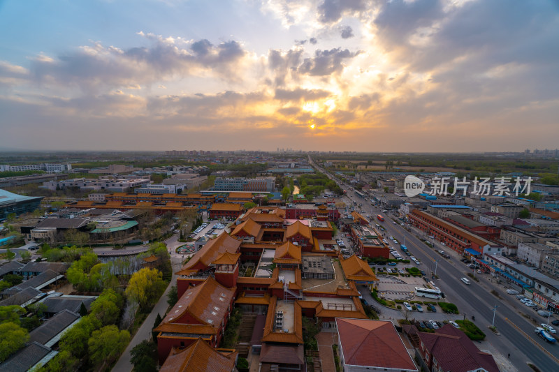 城市古建筑群日落航拍全景