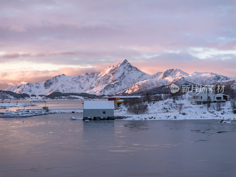 挪威罗弗敦群岛北极圈雷纳冬季雪景高空航拍