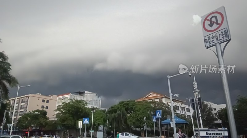 海南暴风雨前的样子