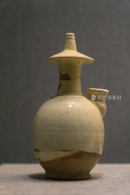 洛阳博物馆馆藏文物唐代陶瓷白瓷净瓶