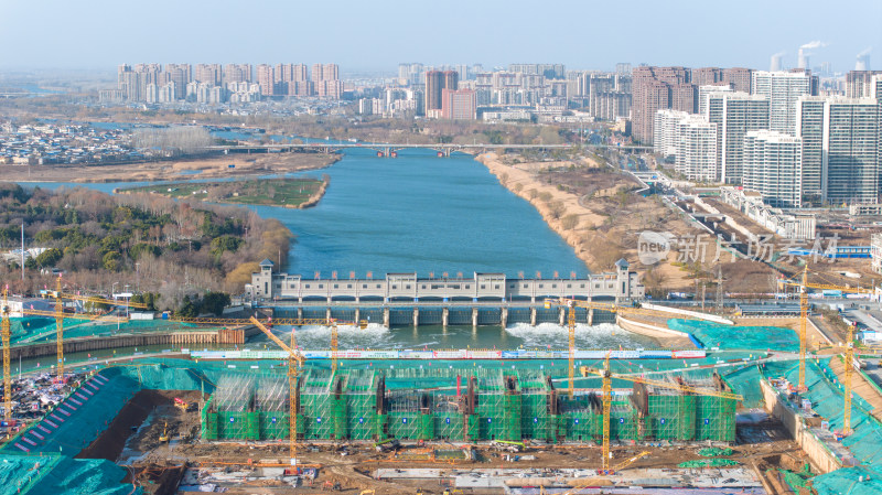 阜阳颍河闸水利在建工程的鸟瞰景象