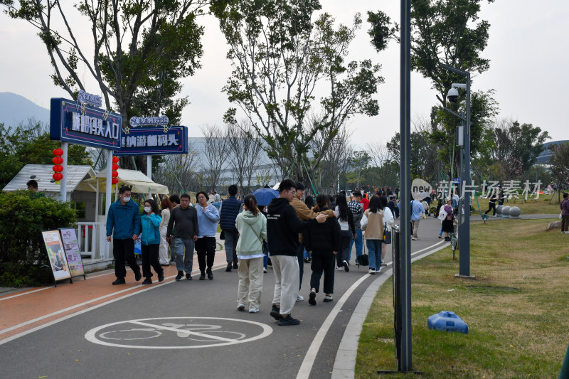 新春福州旗山湖市民游玩